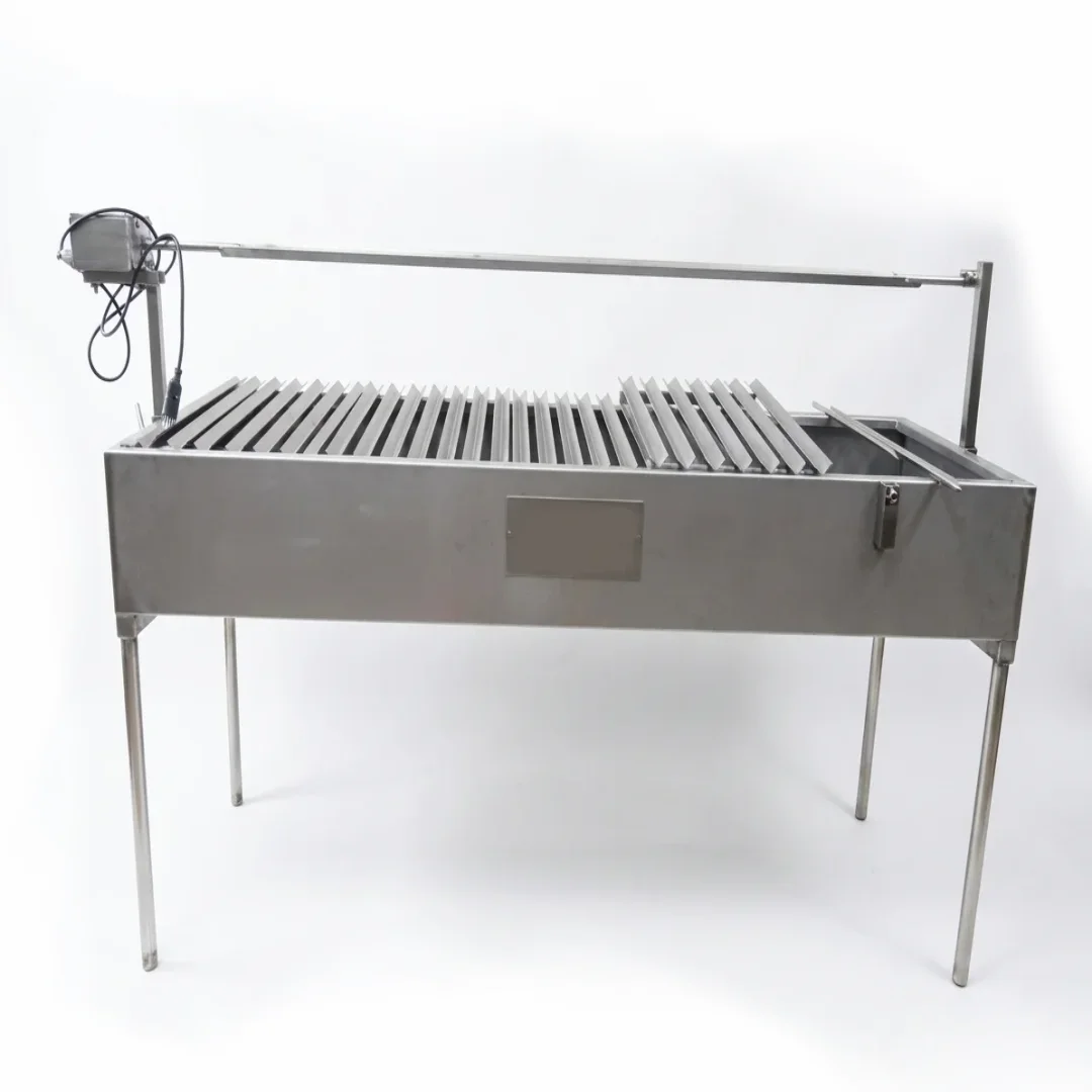 Un pancho de cajòn plegado con superficie de parrillas en forma de V, asador largo de àngulo laminado y asador spiedo con un solo motor operativo 60ktyz.