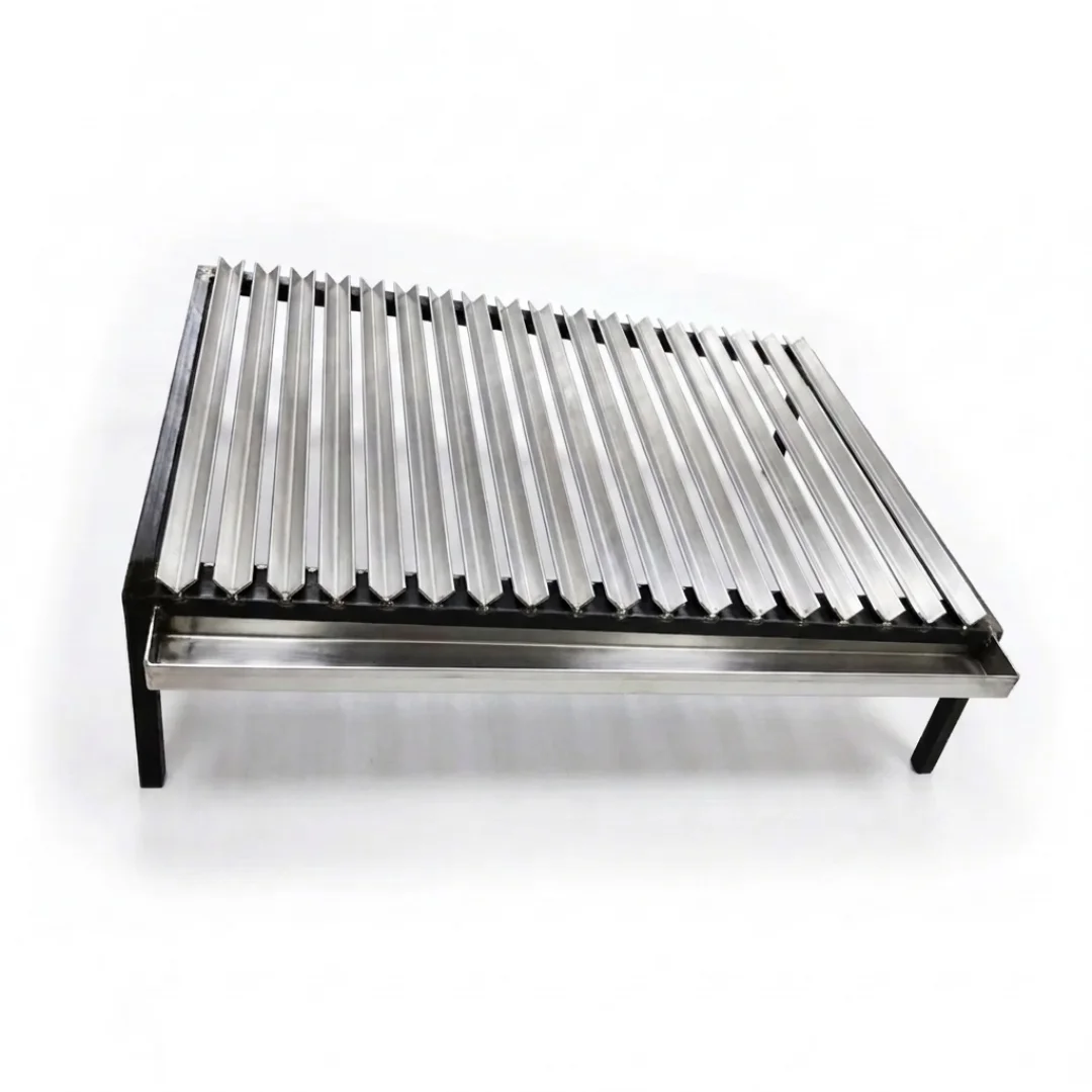Marco rectangular inclinado con parrillas en V · fierro pintado