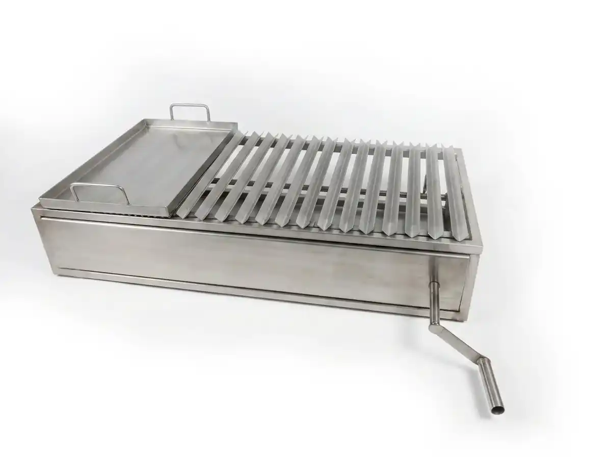 Unas parrillas de àngulo doblado en forma de V y churrasquera en marco con base alza parrilla frontal de acero inoxidable.